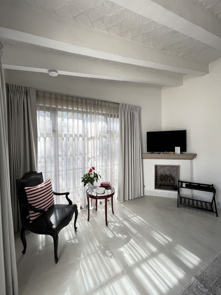 Deluxe Suite, 1 King Bed, City View
