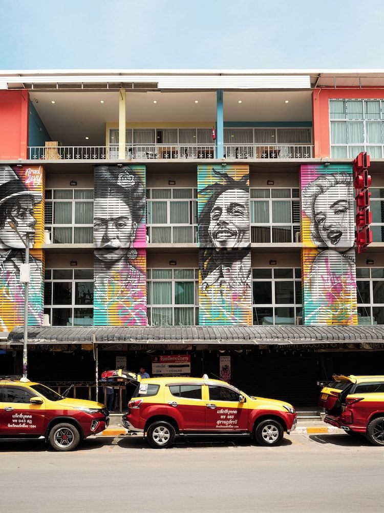 undefined Lenny's Hotels 7