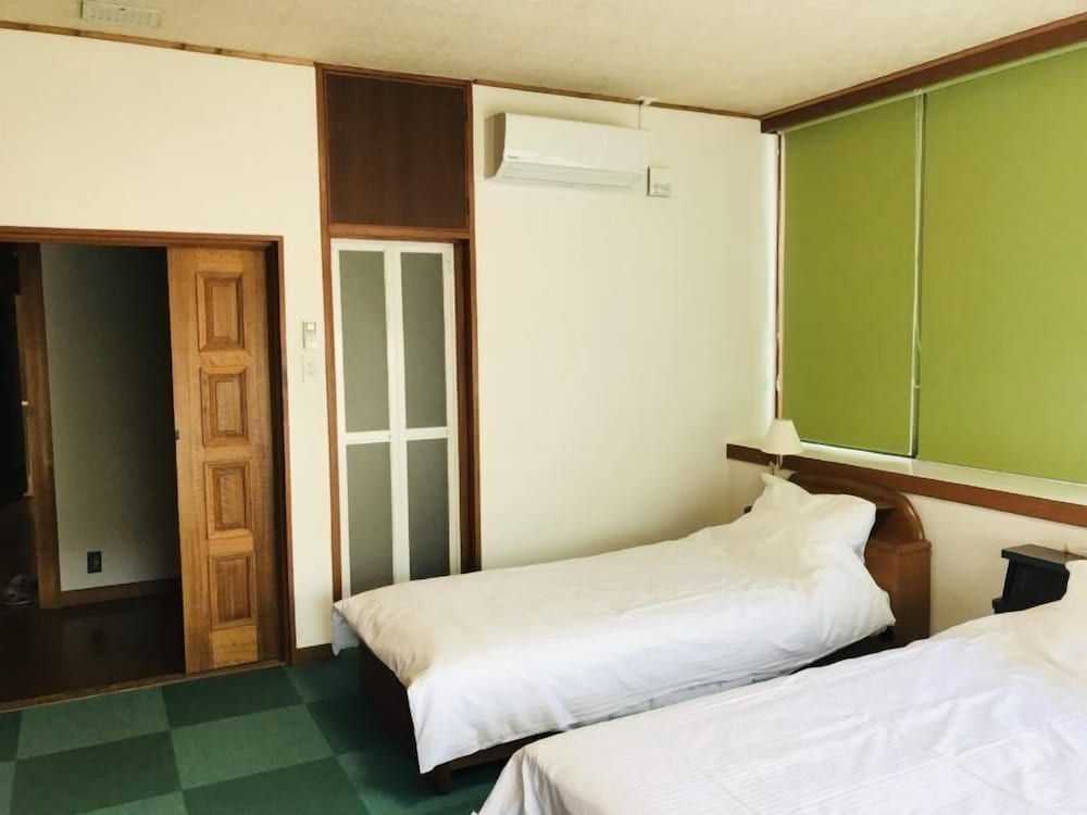 Vacation Home, 4 Double, Futon, 2 Twin and 2 Bunk Bed, Mountain View