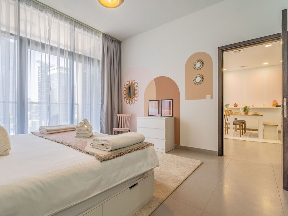 Charming Tropical Apartment Minutes To Dubai Mall Comfort Apartment, 1 Bedroom 2