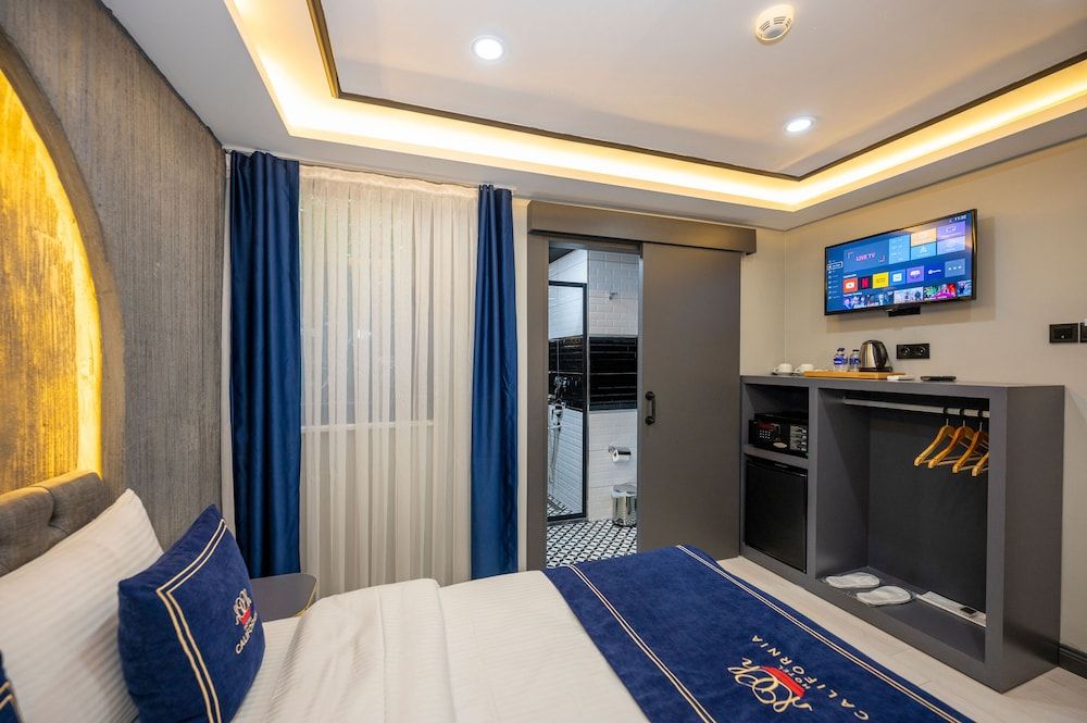 undefined California Hotel 6