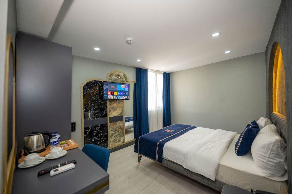 California Hotel Economy Double Room 3