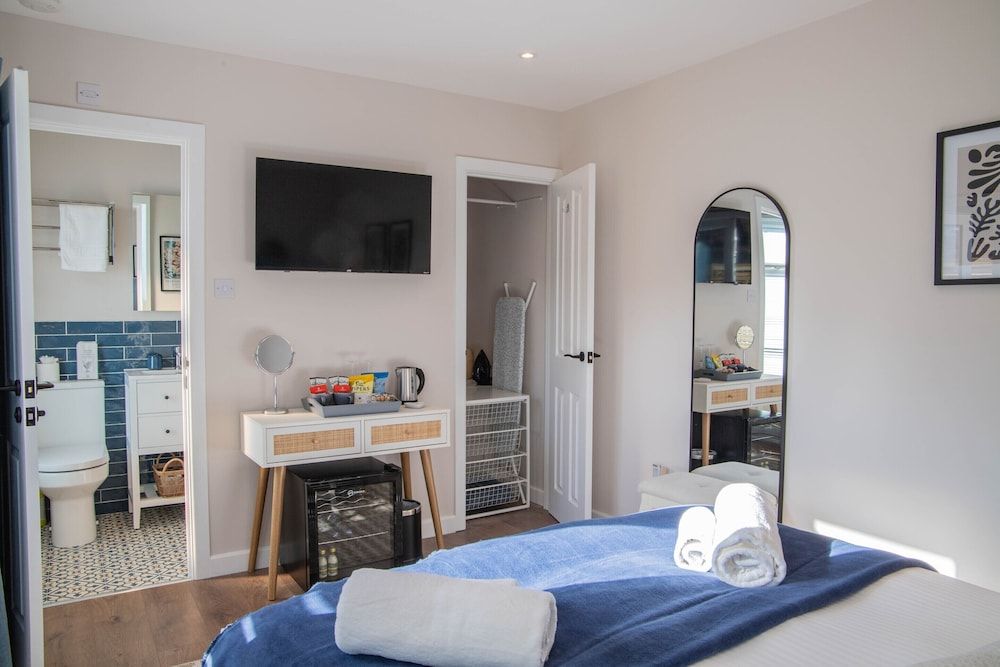 Bridgeside Rooms Double Room, Ensuite (The Courtyard Room) 10