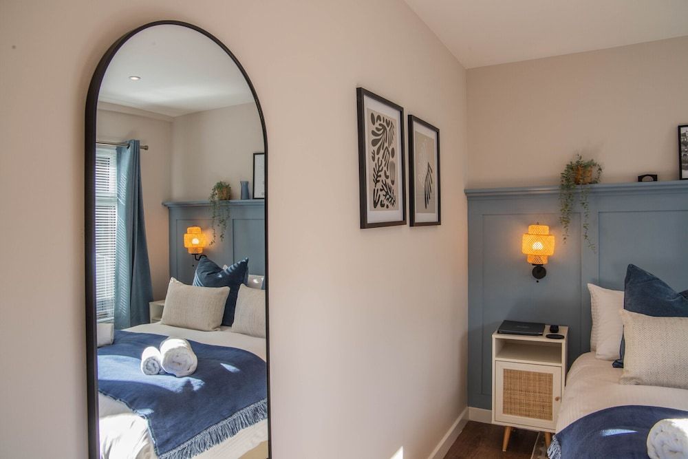 Bridgeside Rooms Double Room, Ensuite (The Courtyard Room) 7