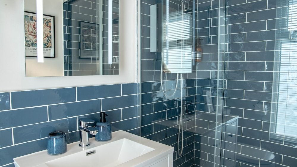 Bridgeside Rooms Double Room, Ensuite (The Courtyard Room) 4