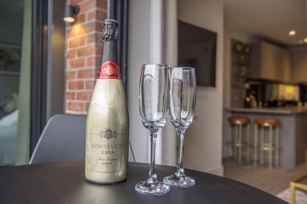 undefined The Quadrant - The Palm Suite 7