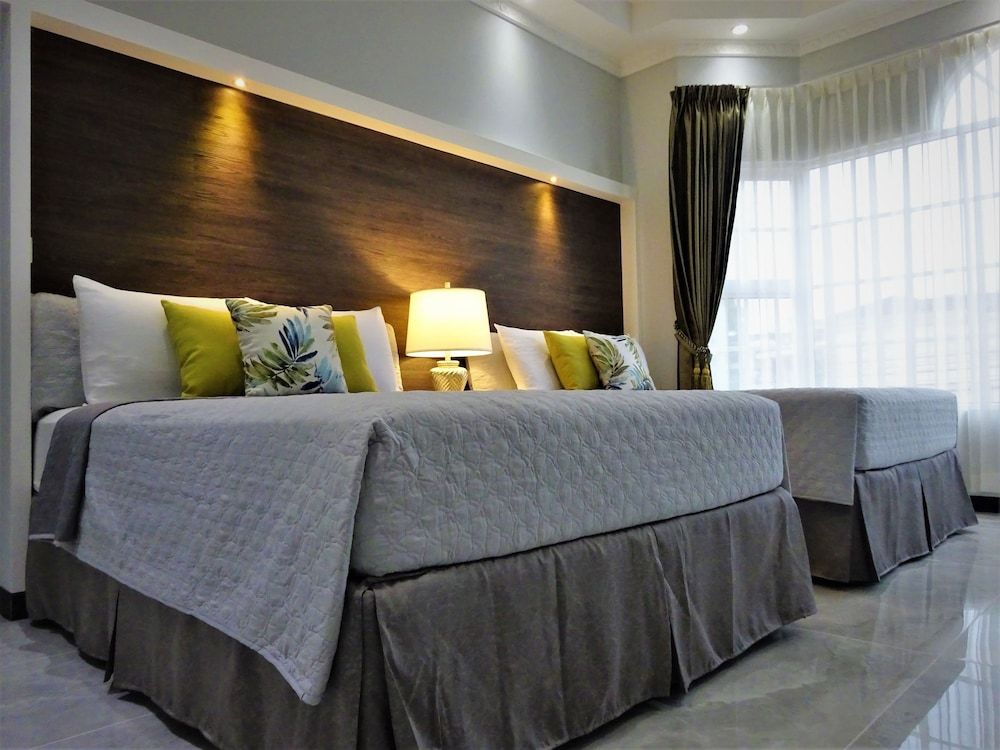 Alameda Cariari Deluxe Quadruple Room 4