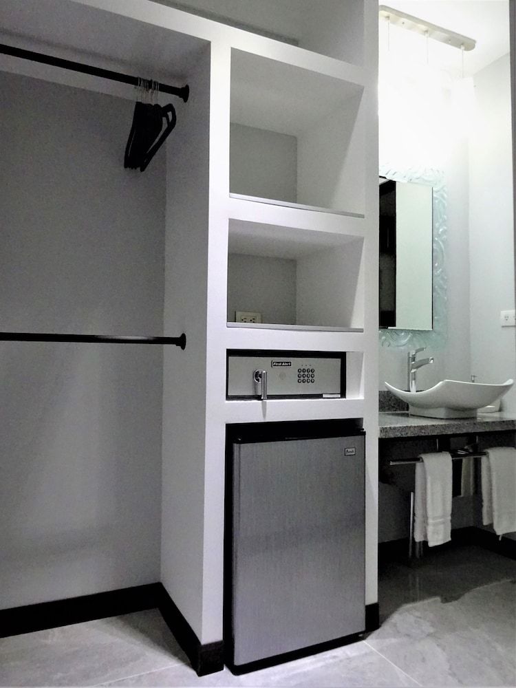 Alameda Cariari Deluxe Quadruple Room 7