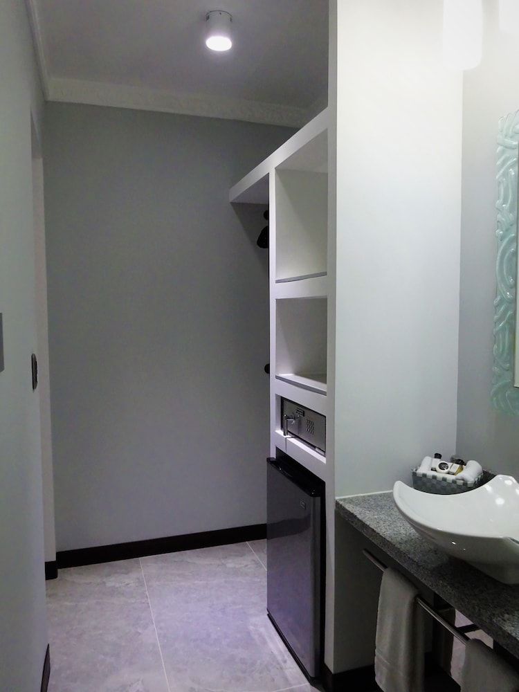 Alameda Cariari Deluxe Quadruple Room 6