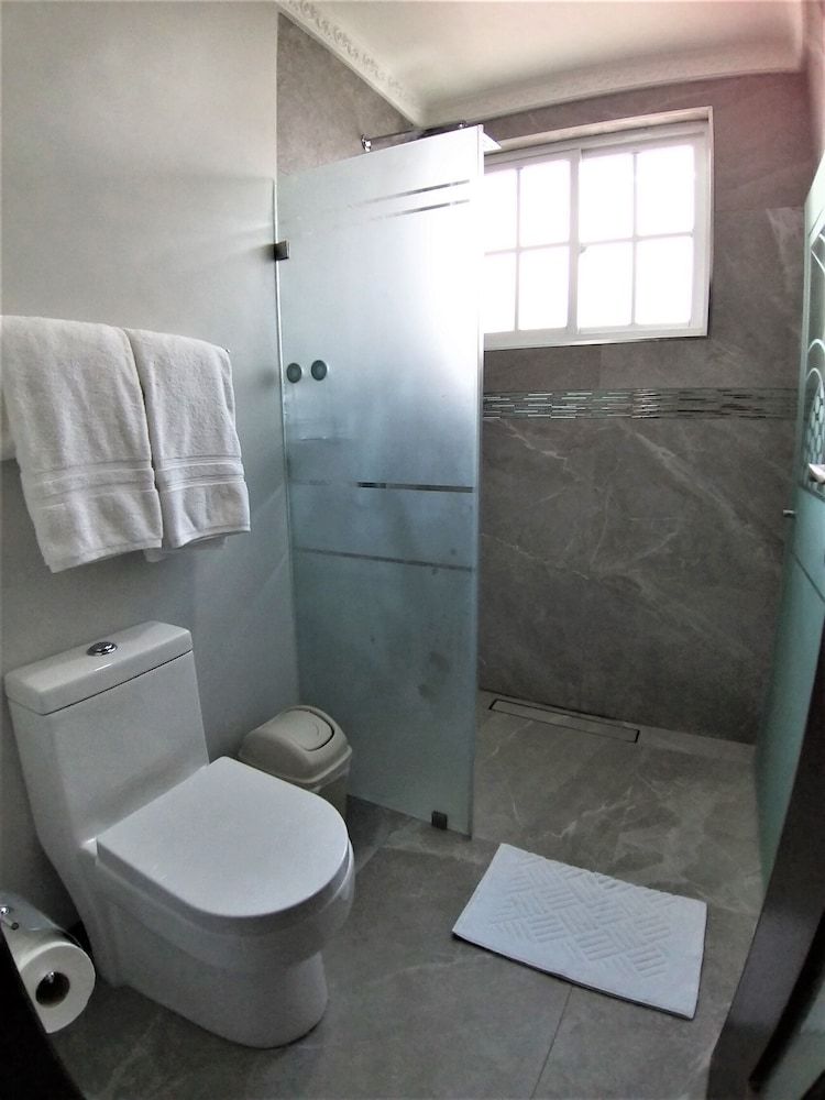 Alameda Cariari Deluxe Quadruple Room 8