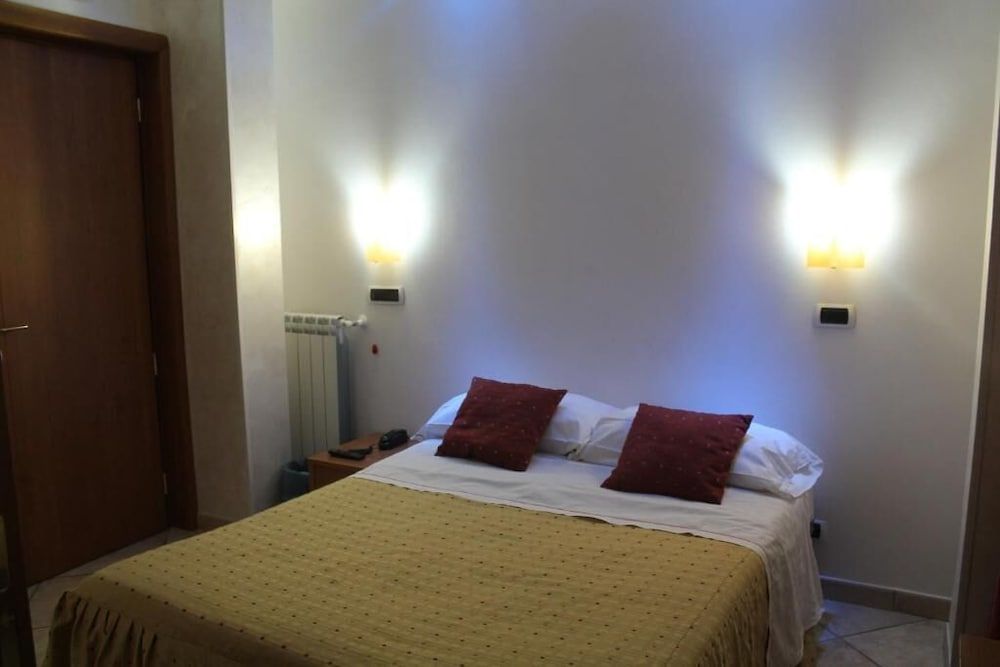 Single Room, Mountain View