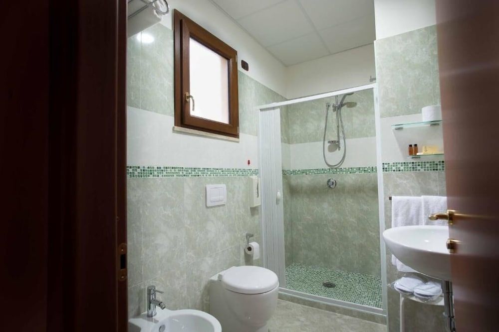 Single Room, Mountain View