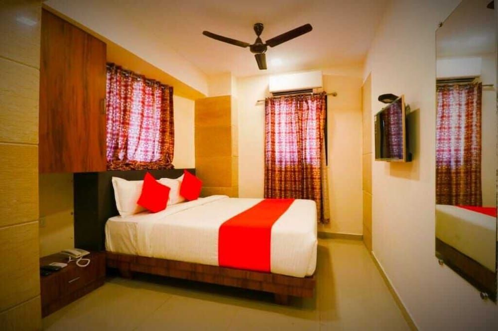 undefined Hotel Crystal Inn 8