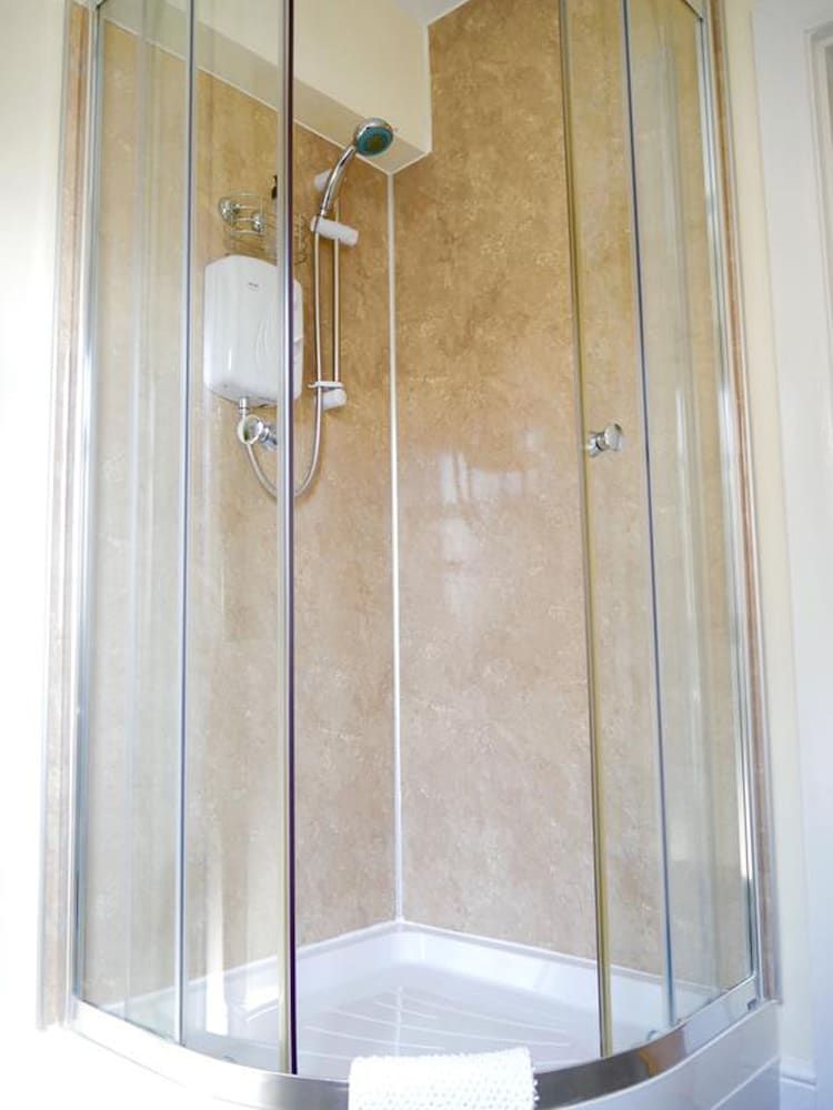 Alcuin Lodge Twin Room 7