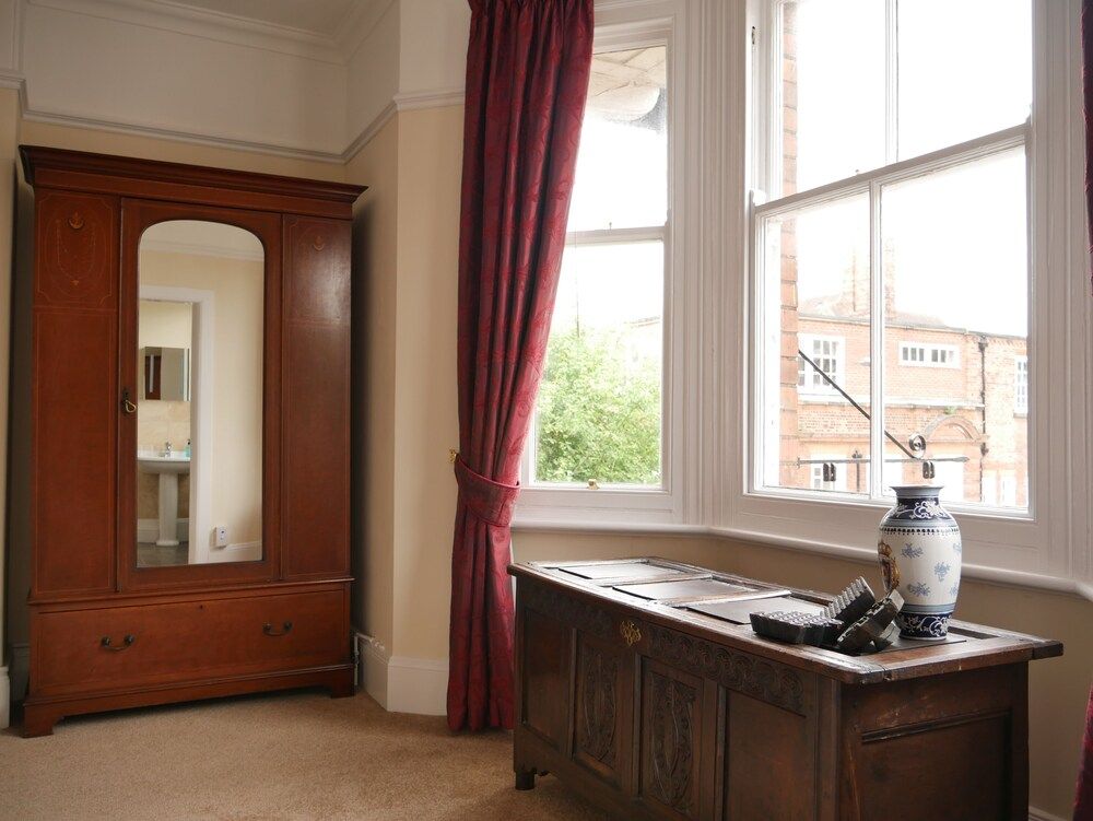 Alcuin Lodge Large Double Room 4