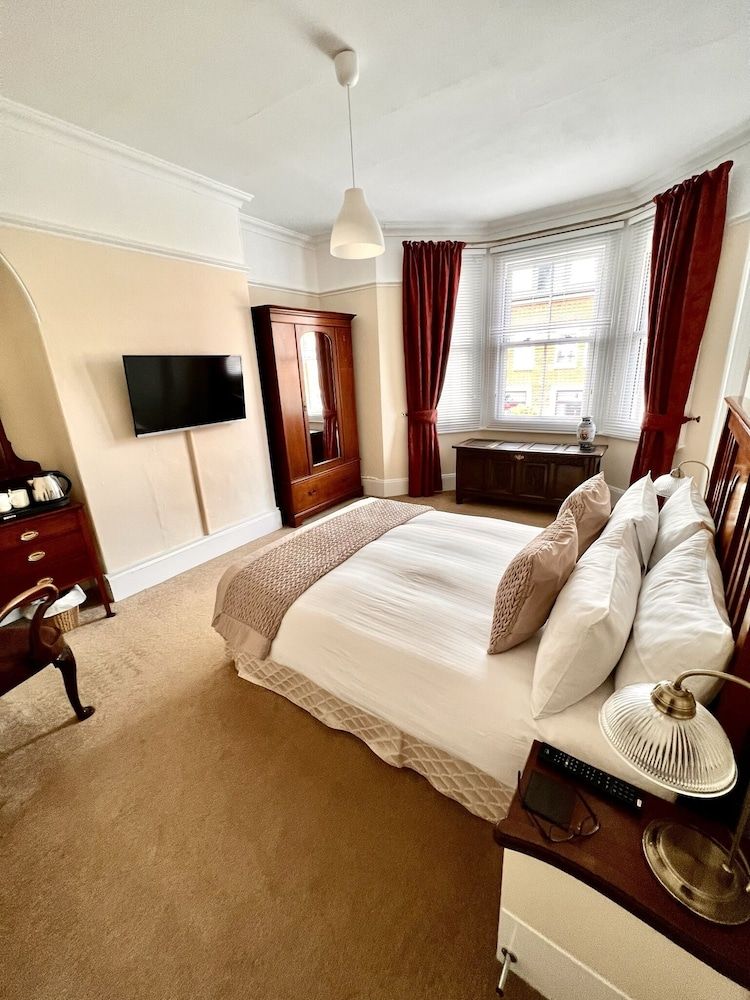 Alcuin Lodge Large Double Room 7