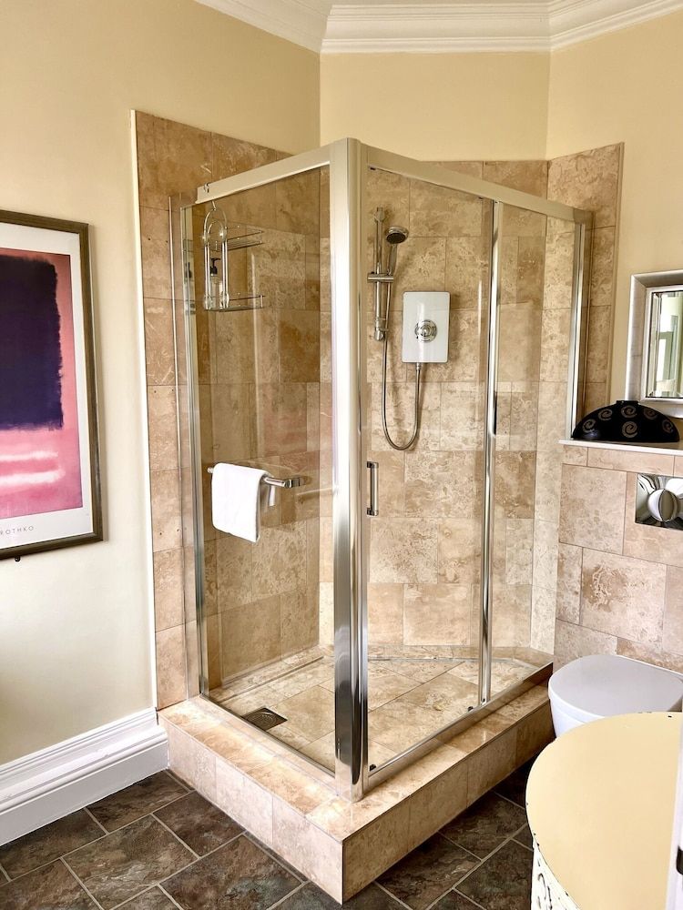 Alcuin Lodge Large Double Room 10