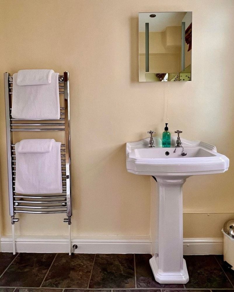 Alcuin Lodge Twin Room 11