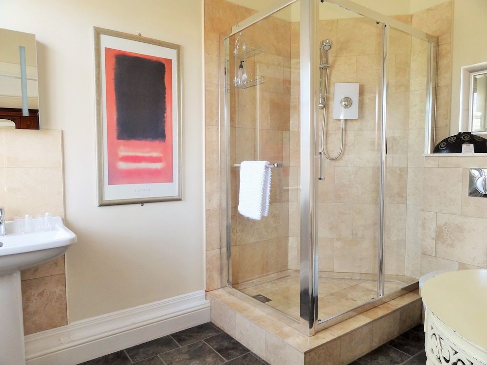 Alcuin Lodge Large Double Room 8