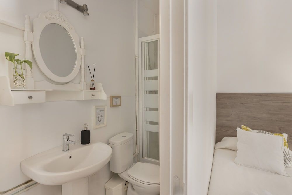 Ally's Guest House Barcelona B&B Habitación doble estándar, con cama supletoria a petición del cliente 48