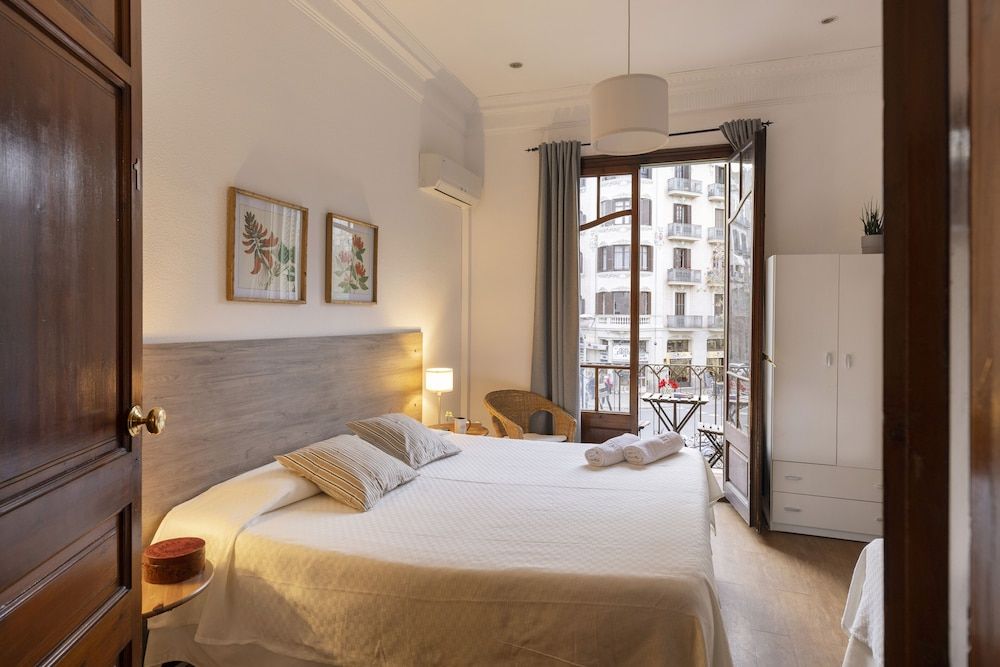 Ally's Guest House Barcelona B&B Habitación doble estándar, con cama supletoria a petición del cliente 21