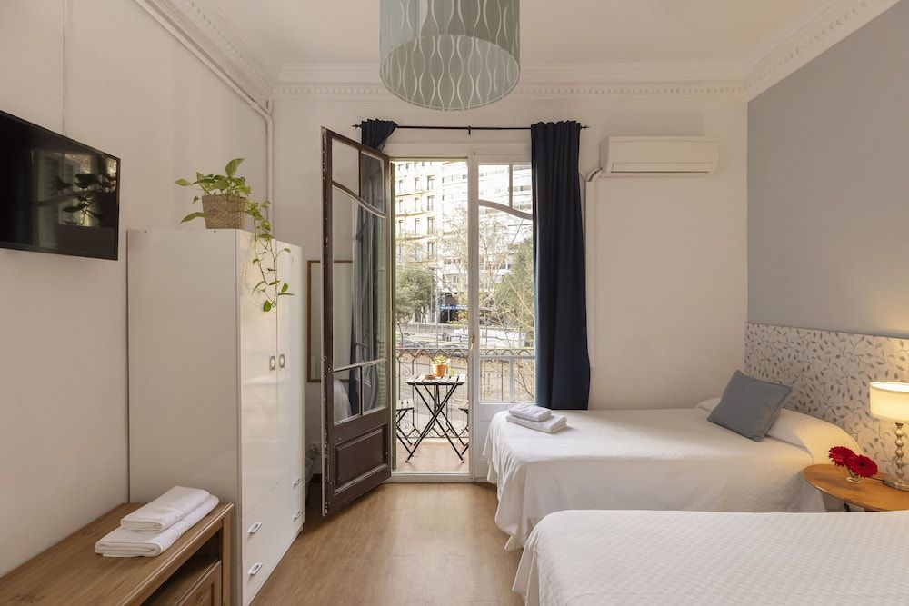 Ally's Guest House Barcelona B&B Habitación doble estándar, con cama supletoria a petición del cliente 19