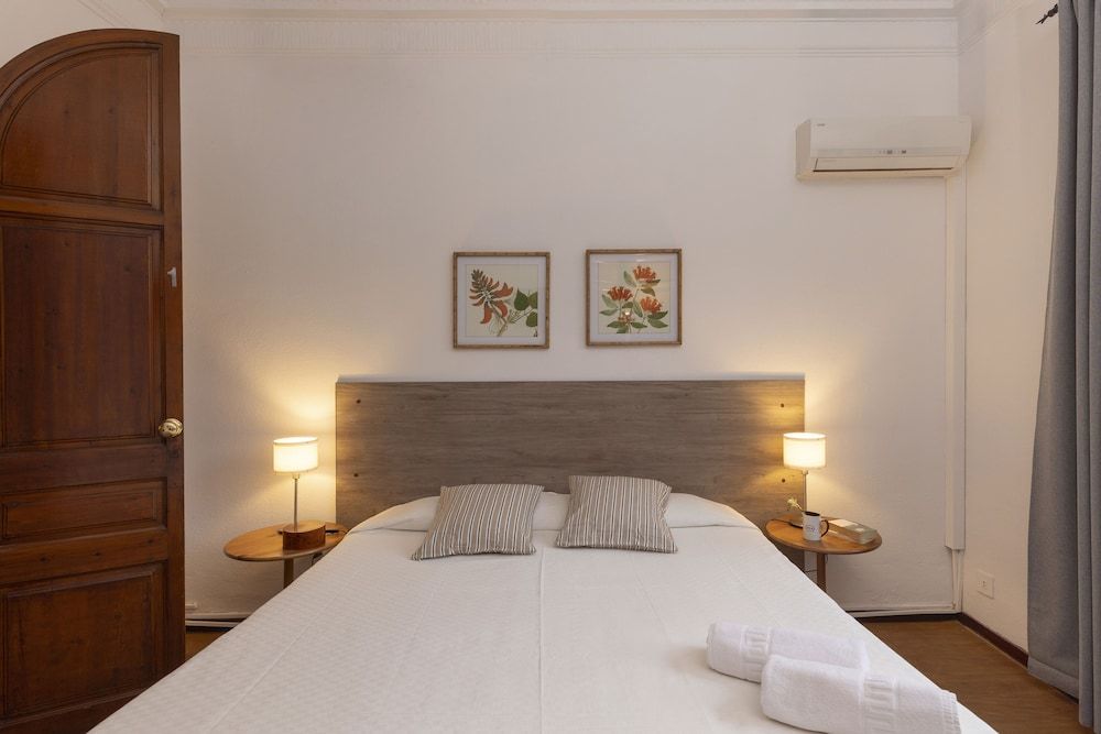 Ally's Guest House Barcelona B&B Habitación doble estándar, con cama supletoria a petición del cliente 24