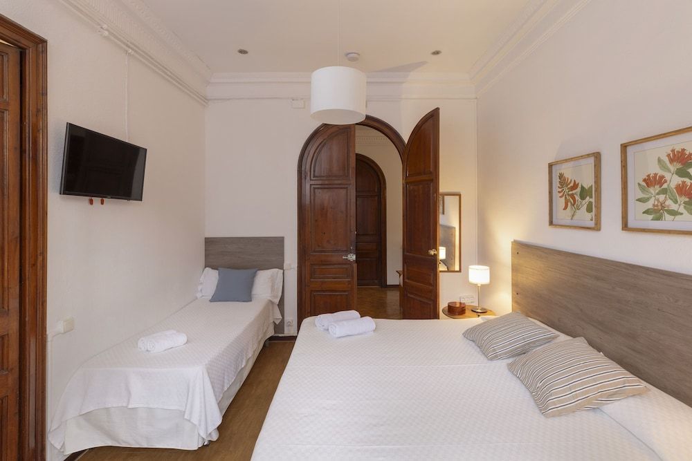 Ally's Guest House Barcelona B&B Habitación doble estándar, con cama supletoria a petición del cliente 25