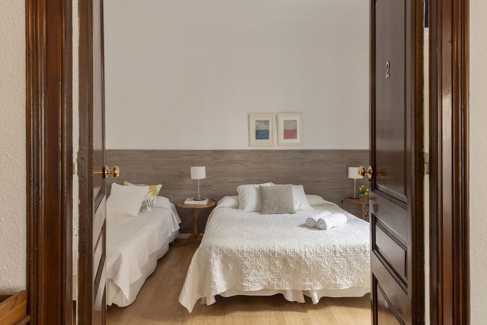 Ally's Guest House Barcelona B&B Habitación doble estándar, con cama supletoria a petición del cliente 5
