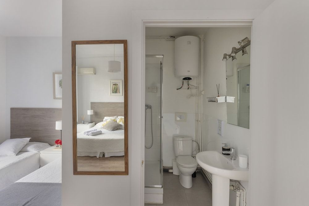 Ally's Guest House Barcelona B&B Habitación doble estándar, con cama supletoria a petición del cliente 44