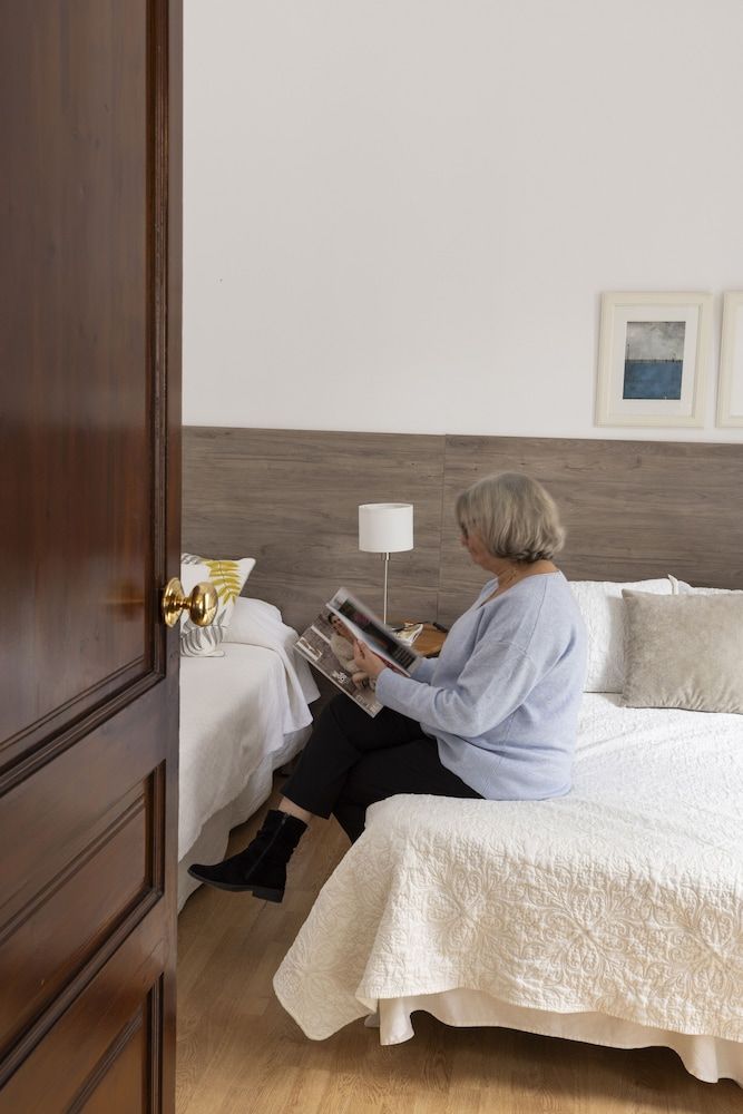 Ally's Guest House Barcelona B&B Habitación doble estándar, con cama supletoria a petición del cliente 6