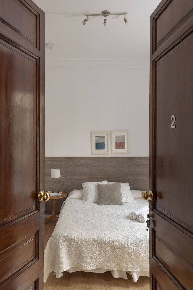 Ally's Guest House Barcelona B&B Habitación doble estándar, con cama supletoria a petición del cliente 3