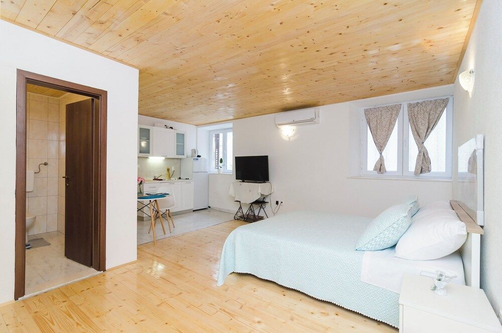 Apartments Saint Mary Studio (Comfort Studio Apartment) 4