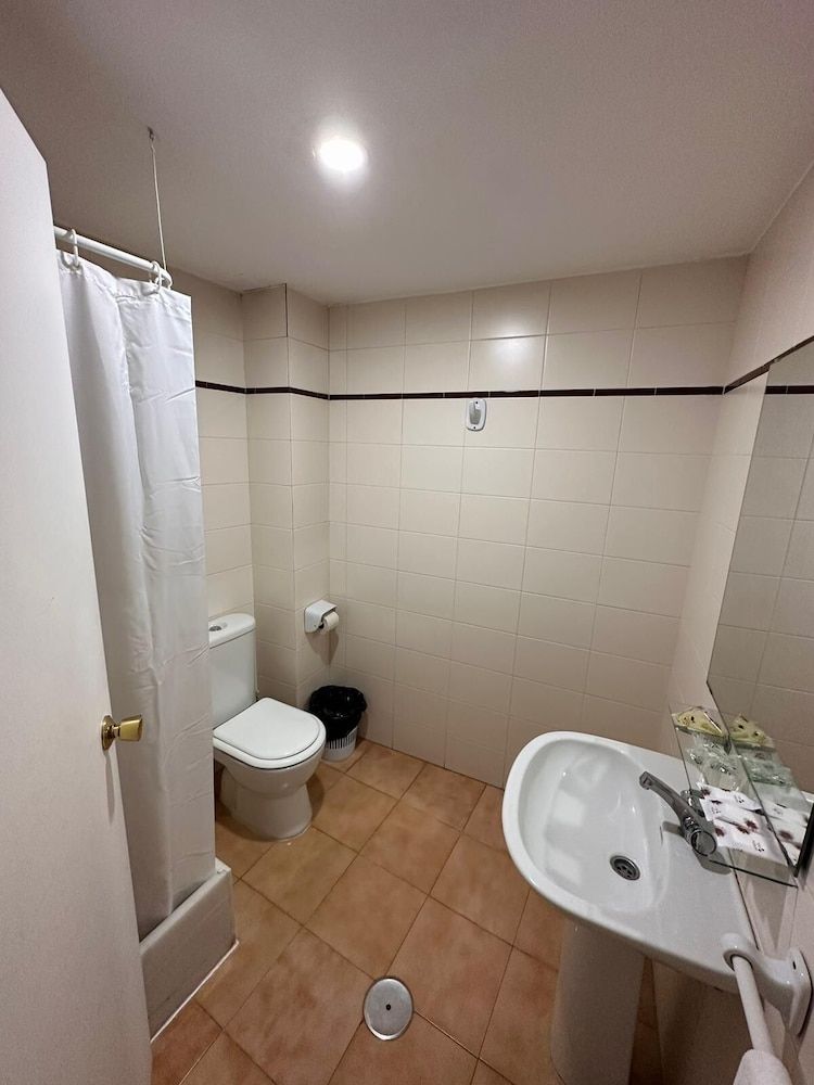 Hostal San Felipe Classic Double Room, 2 Twin Beds 8