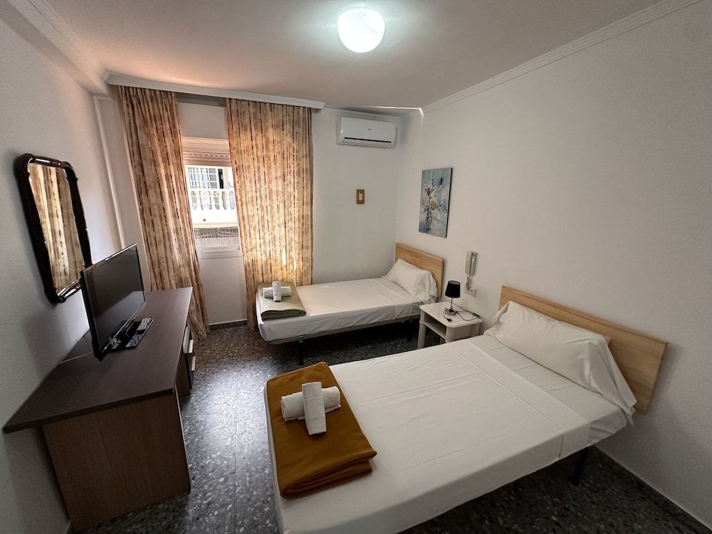 Hostal San Felipe Classic Double Room, 2 Twin Beds 5