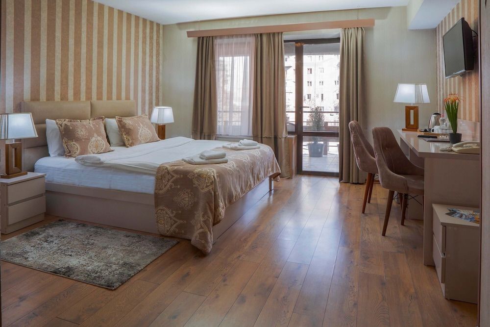 undefined Pino Vere Palace Hotel 5