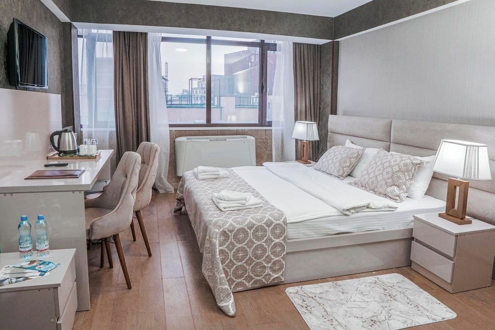 undefined Pino Vere Palace Hotel 2