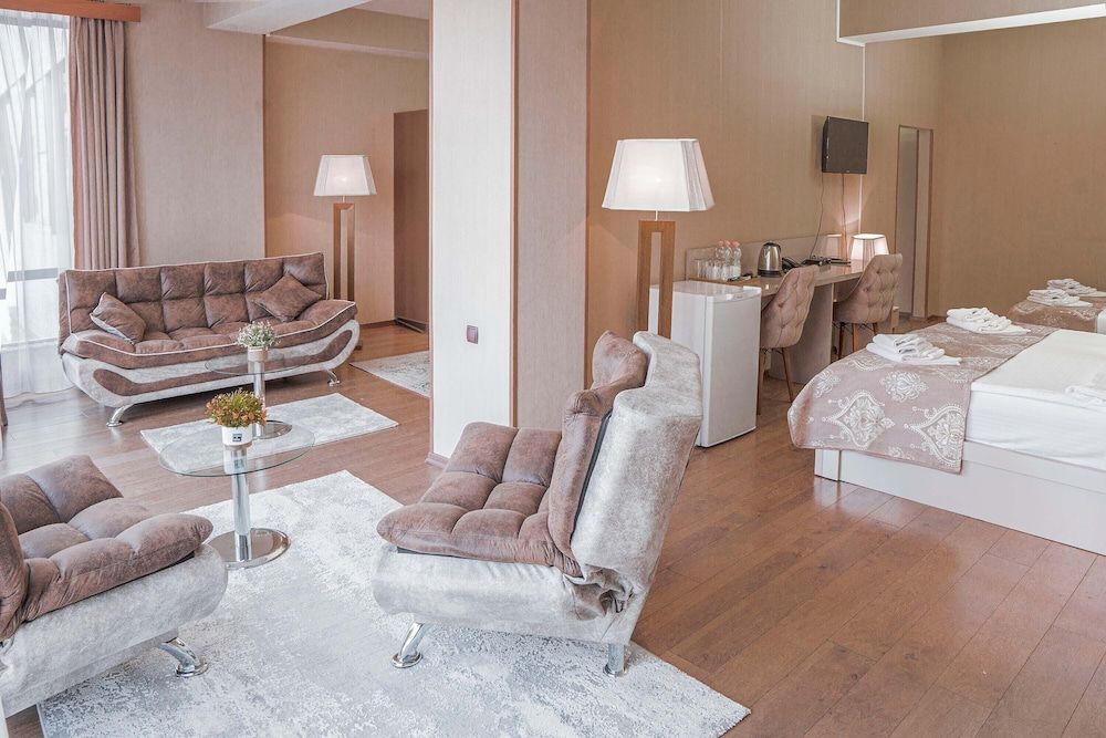 undefined Pino Vere Palace Hotel 3