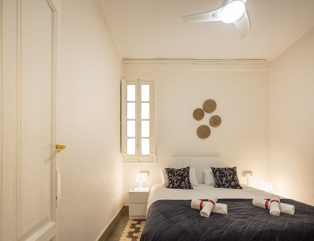 Macflats Ayuntamiento Family Apartment, 2 Bathrooms, City View