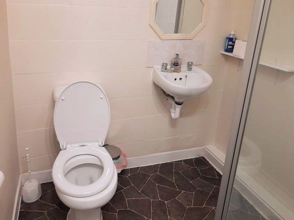 Irvine Riverside Guesthouse by Paymán Club Economy Double Room 3