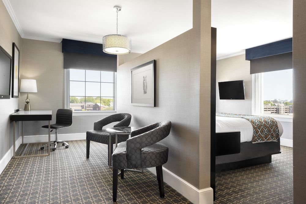 Suite, 1 King Bed (Living Area)