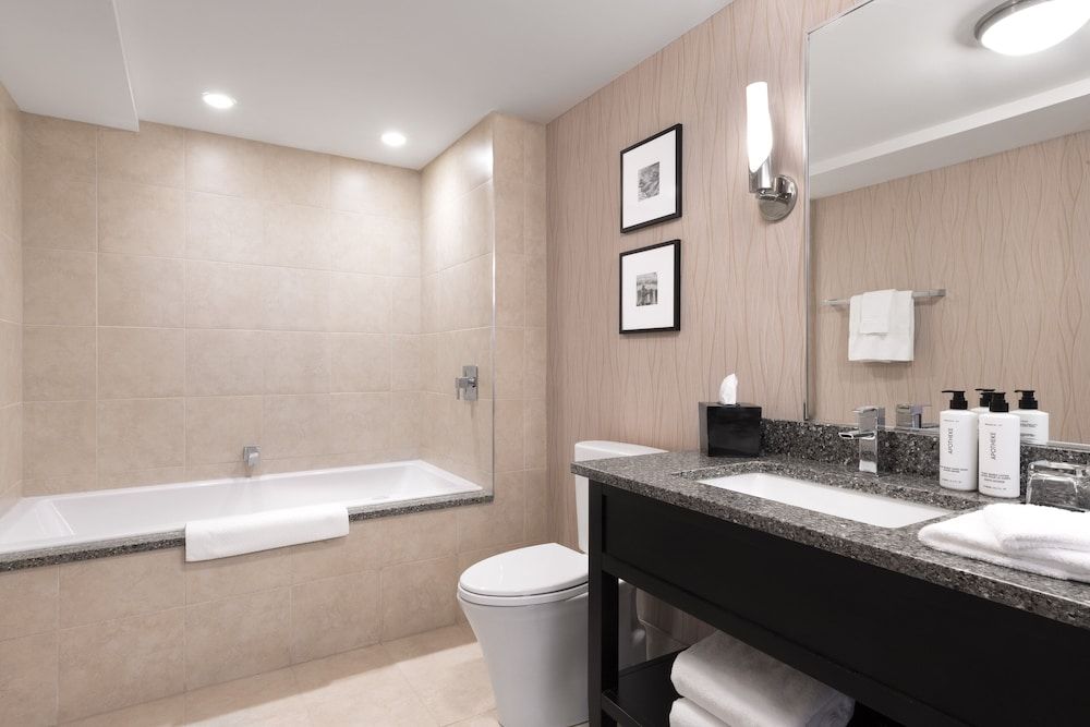 Suite, 1 King Bed