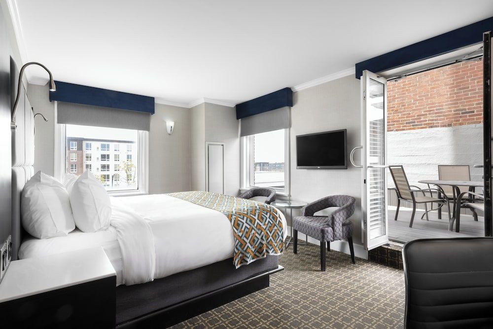 Standard Room, 1 King Bed, Accessible, Patio