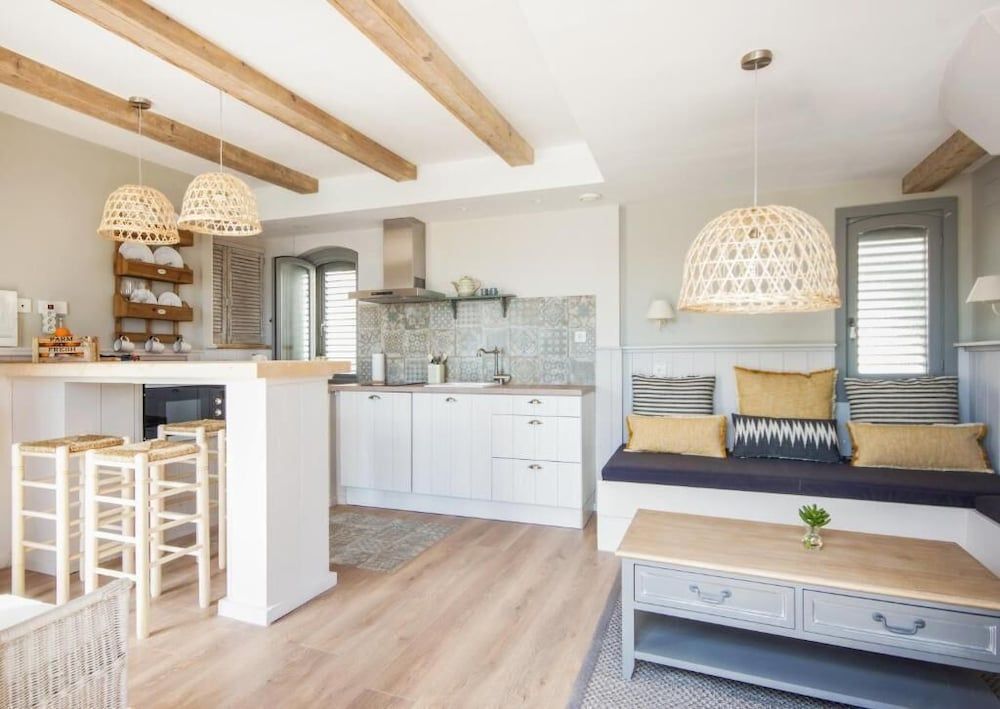 The Beach House - Studios & Suites Duplex, Sea View 8