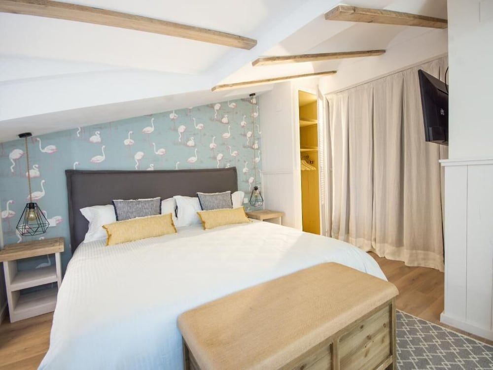 The Beach House - Studios & Suites Duplex, Sea View 2