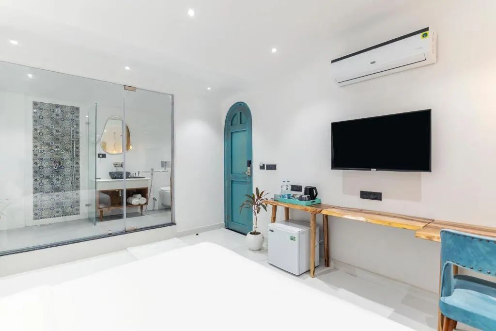 Moustache Udaipur Luxuria Superior Private Room With Lake View 7