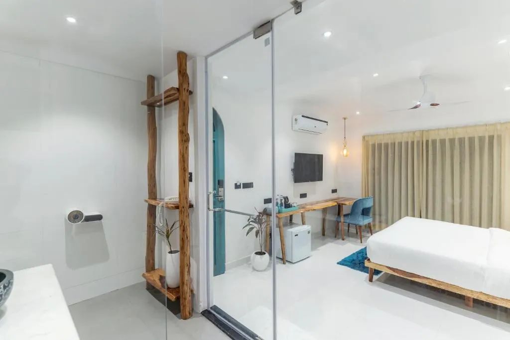 Moustache Udaipur Luxuria Superior Private Room With Lake View 8