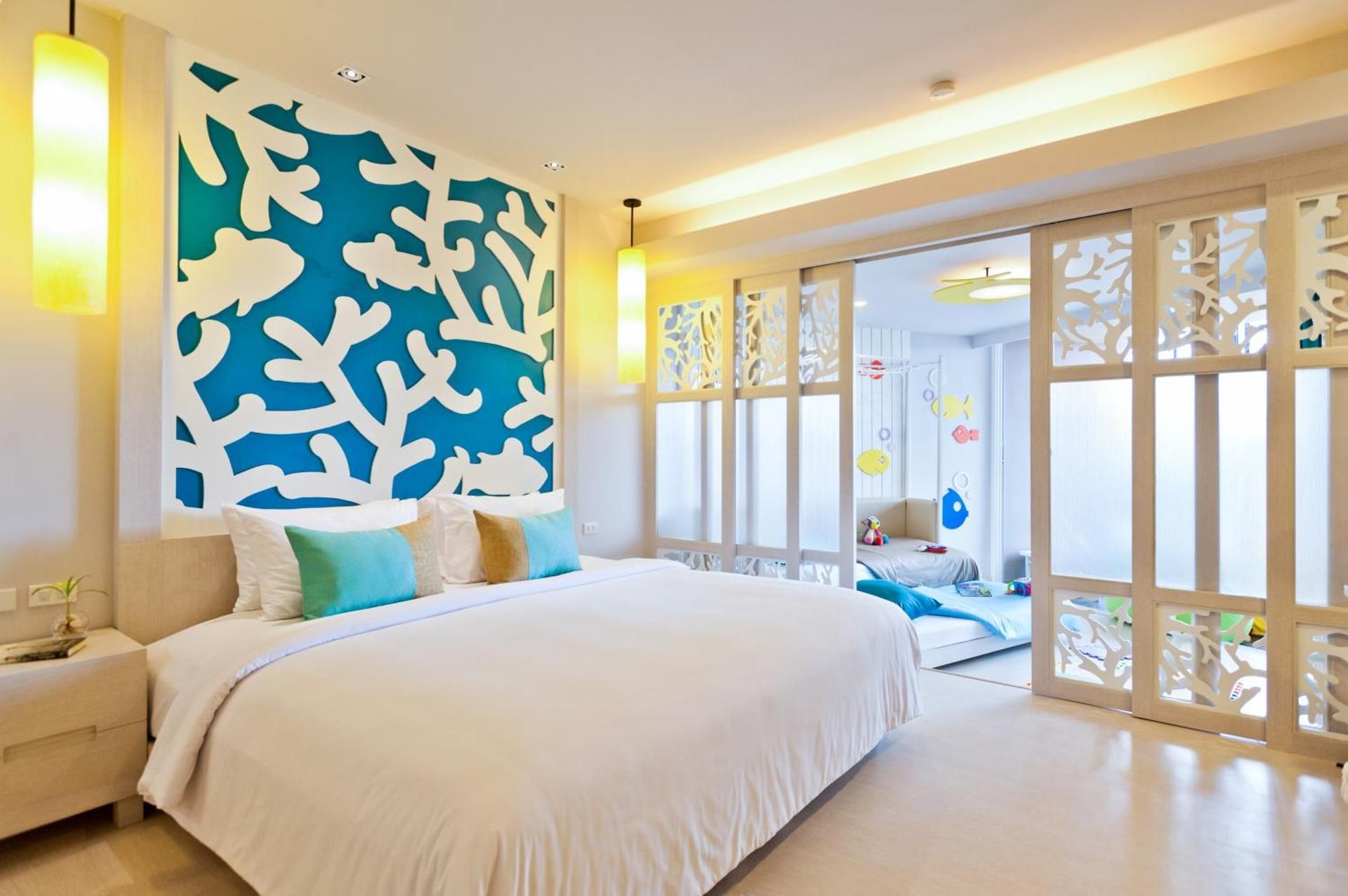 Family Room Lagoon 2 Adults and 2 Children