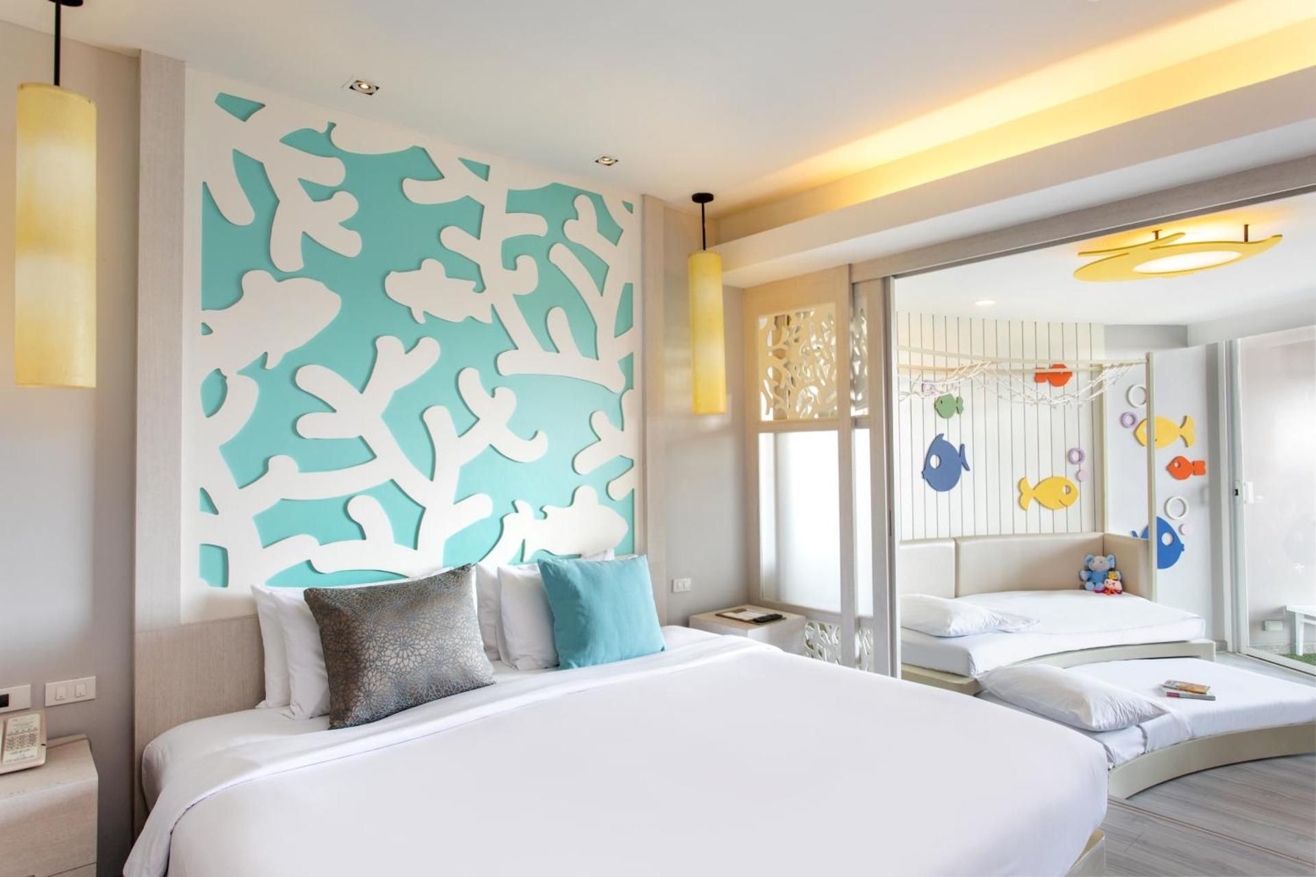 Family Room Lagoon 2 Adults and 2 Children