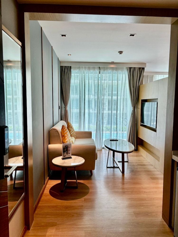 Wyndham La Vita Rawai Phuket Deluxe Pool Access 7